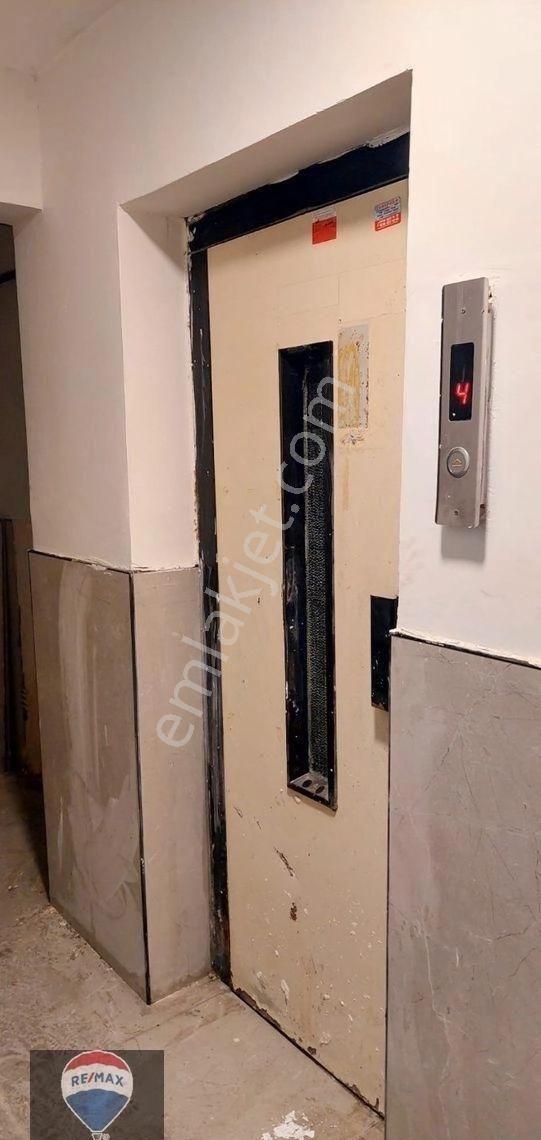 Kuşadası Marinada Asansörlü 165 M2 3+1 Arakat Daire - Görsel 33