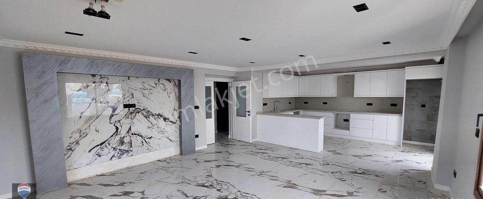 Kuşadası Marinada Asansörlü 165 M2 3+1 Arakat Daire - Görsel 20