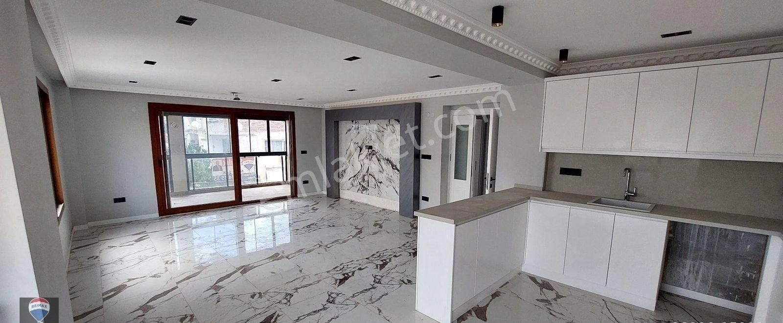 Kuşadası Marinada Asansörlü 165 M2 3+1 Arakat Daire - Görsel 17