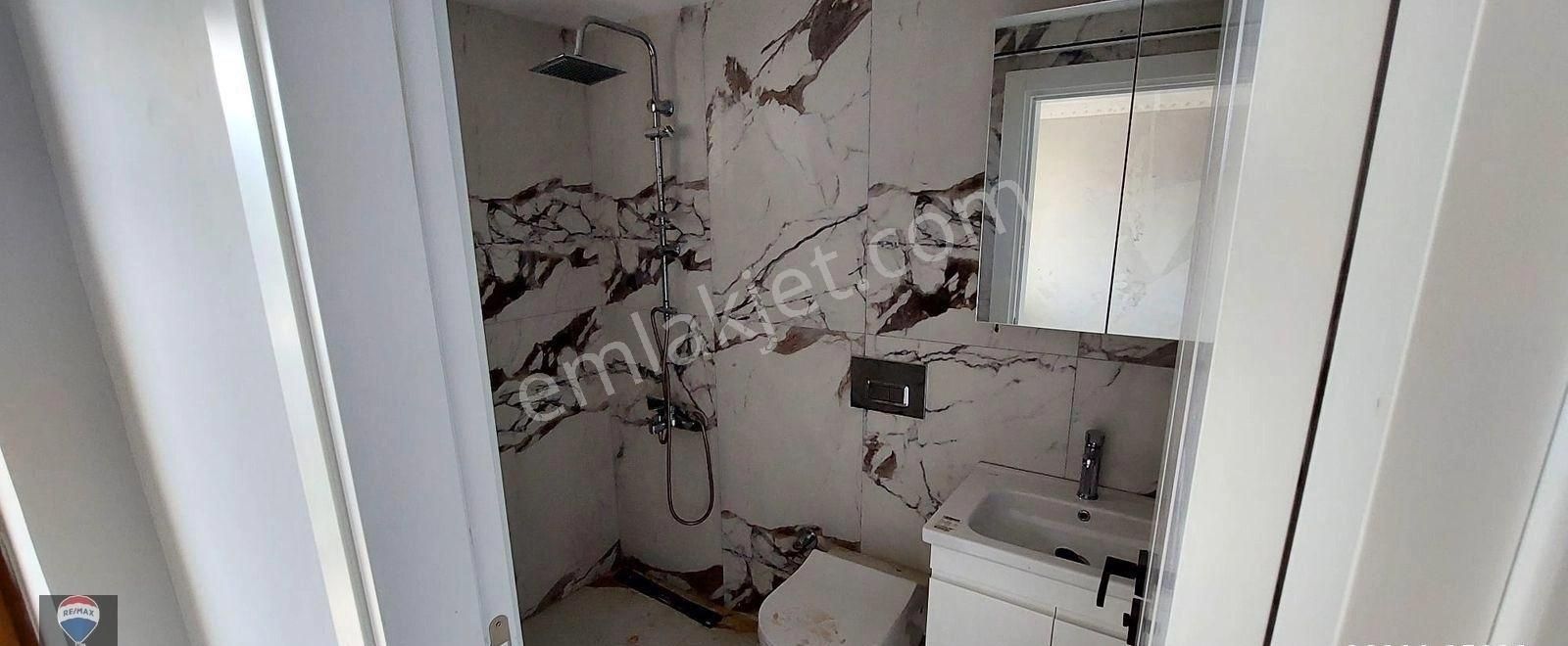 Kuşadası Marinada Asansörlü 165 M2 3+1 Arakat Daire - Görsel 8