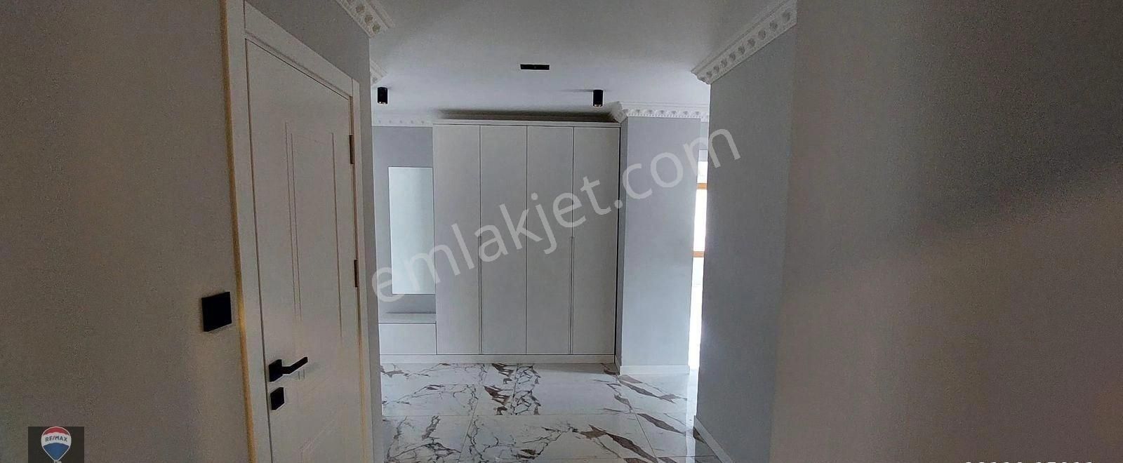 Kuşadası Marinada Asansörlü 165 M2 3+1 Arakat Daire - Görsel 5