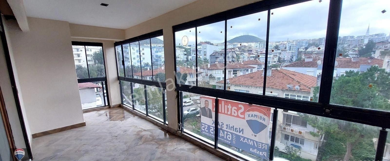 Kuşadası Marinada Asansörlü 165 M2 3+1 Arakat Daire - Görsel 22