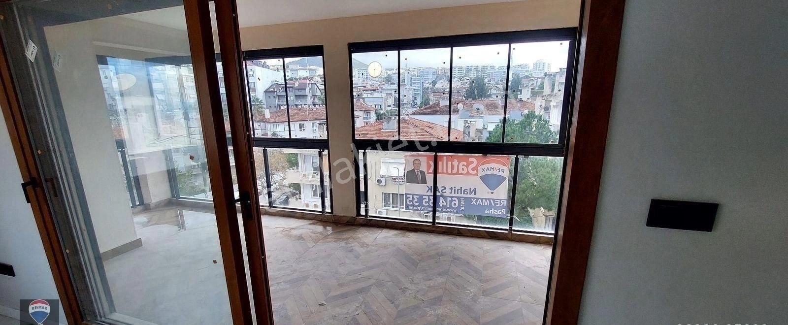 Kuşadası Marinada Asansörlü 165 M2 3+1 Arakat Daire - Görsel 9