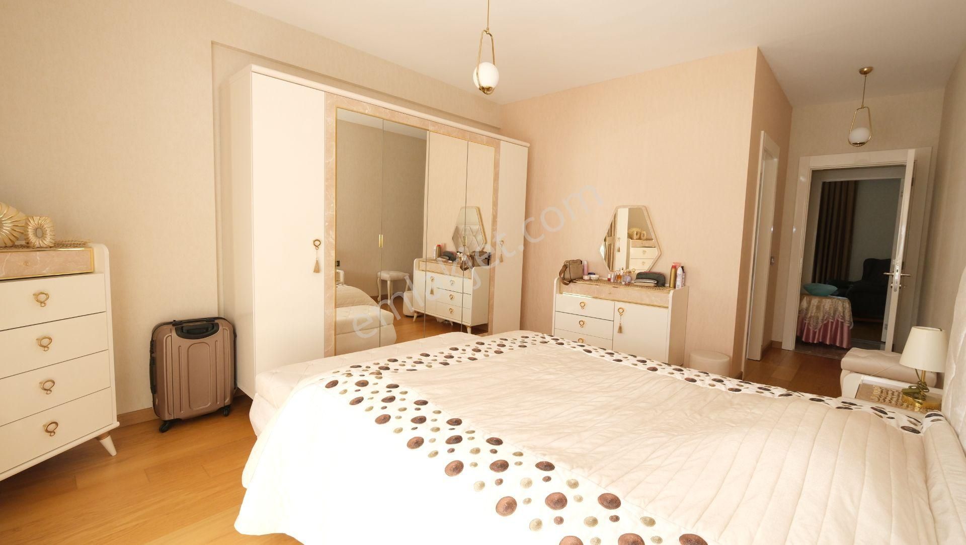 Park Caddesi Vivendi Sitesi Katta Tek 4+1 Satılık Daire - Görsel 13