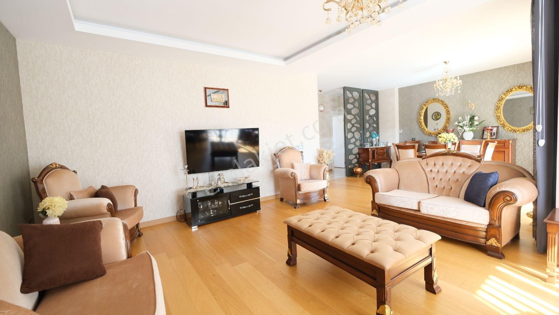 Park Caddesi Vivendi Sitesi Katta Tek 4+1 Satılık Daire - Görsel 3