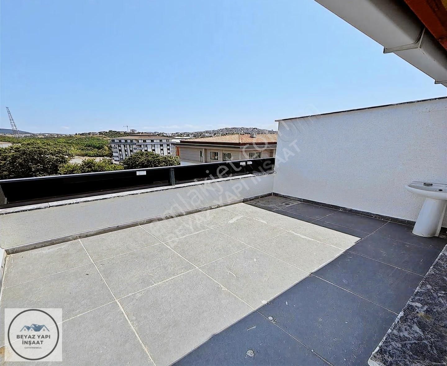 Beyaz Yapı'dan Geniş Aile Yaşamına Uygun Merkezi 4+2 Üst Dublex