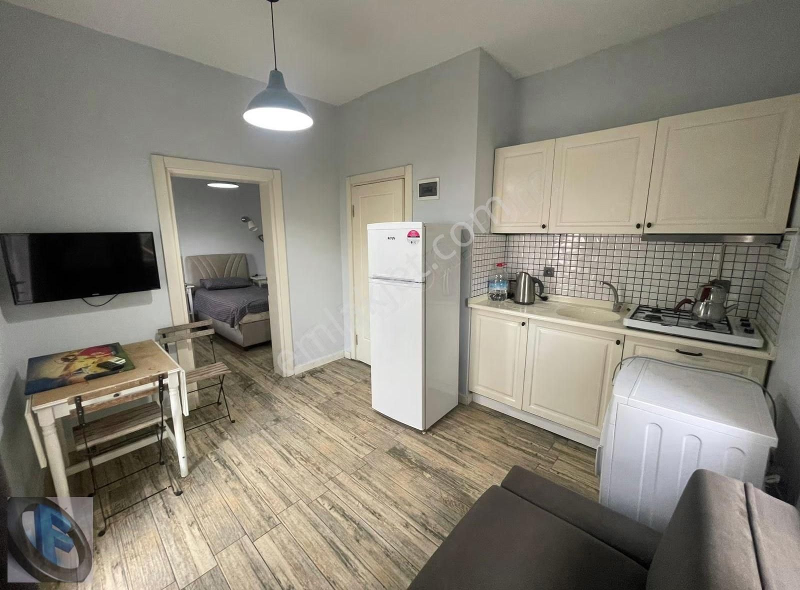 Favori'den Merkezde Denize 1dk Yürüme Mesafesinde Eşyalı 1+1