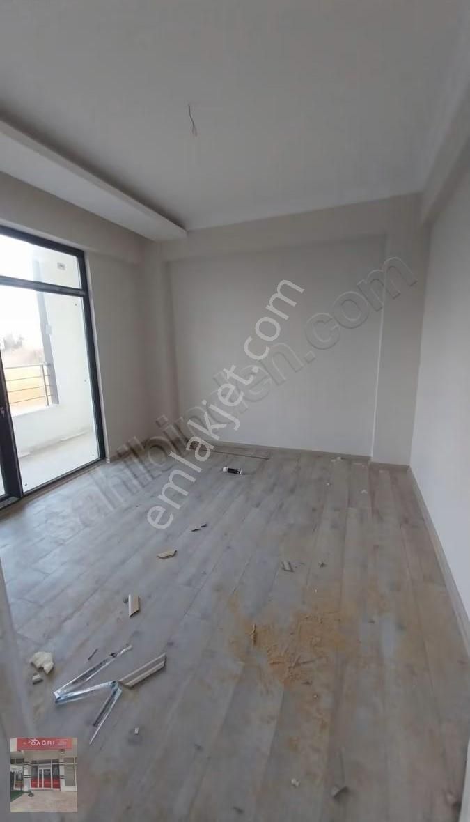 Çağrı Emlak'tan Büyük Kum Köprü Caddesine Çok Yakın 3+1 Daire - Görsel 3