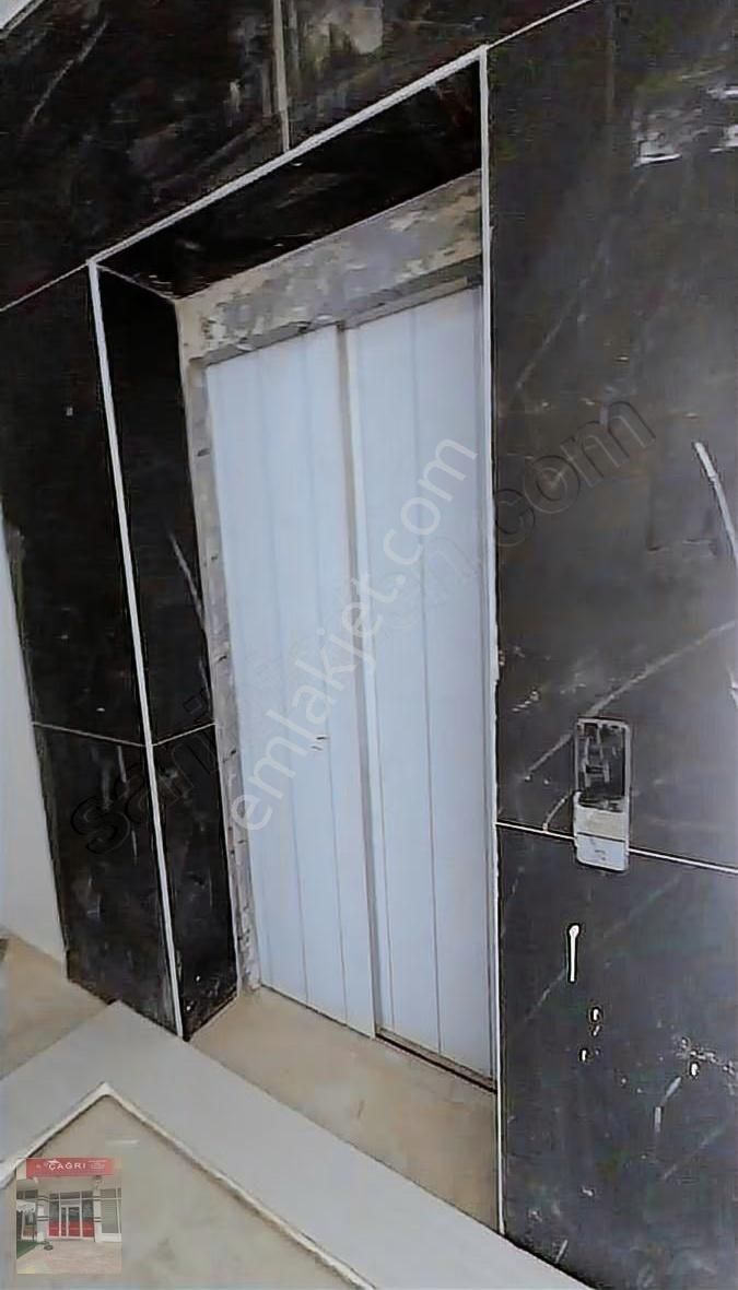 Çağrı Emlak'tan Büyük Kum Köprü Caddesine Çok Yakın 3+1 Daire