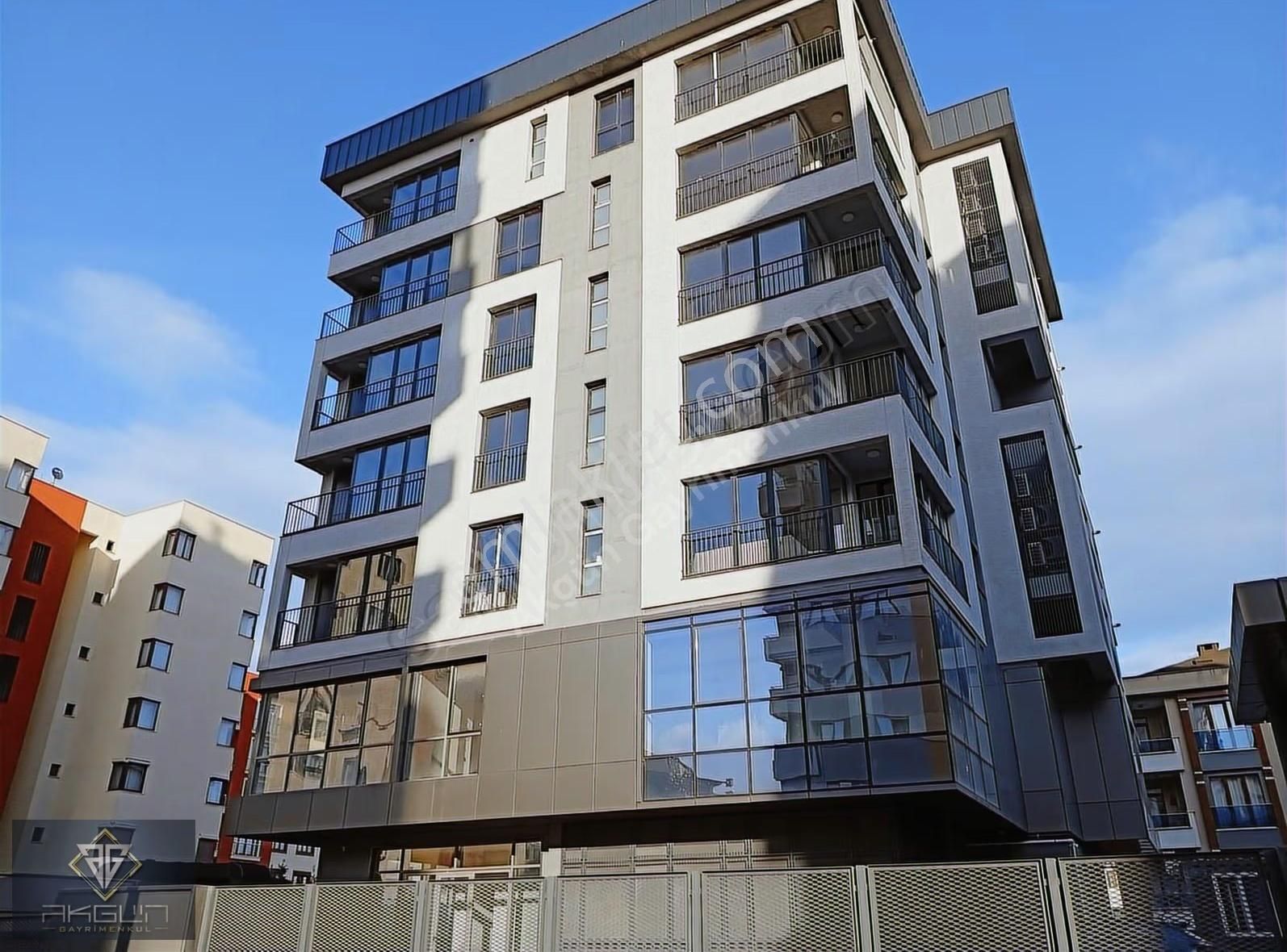 Çekmeköy'de Satılık Ultralüx Yapım Sıfır 2+1 Daire