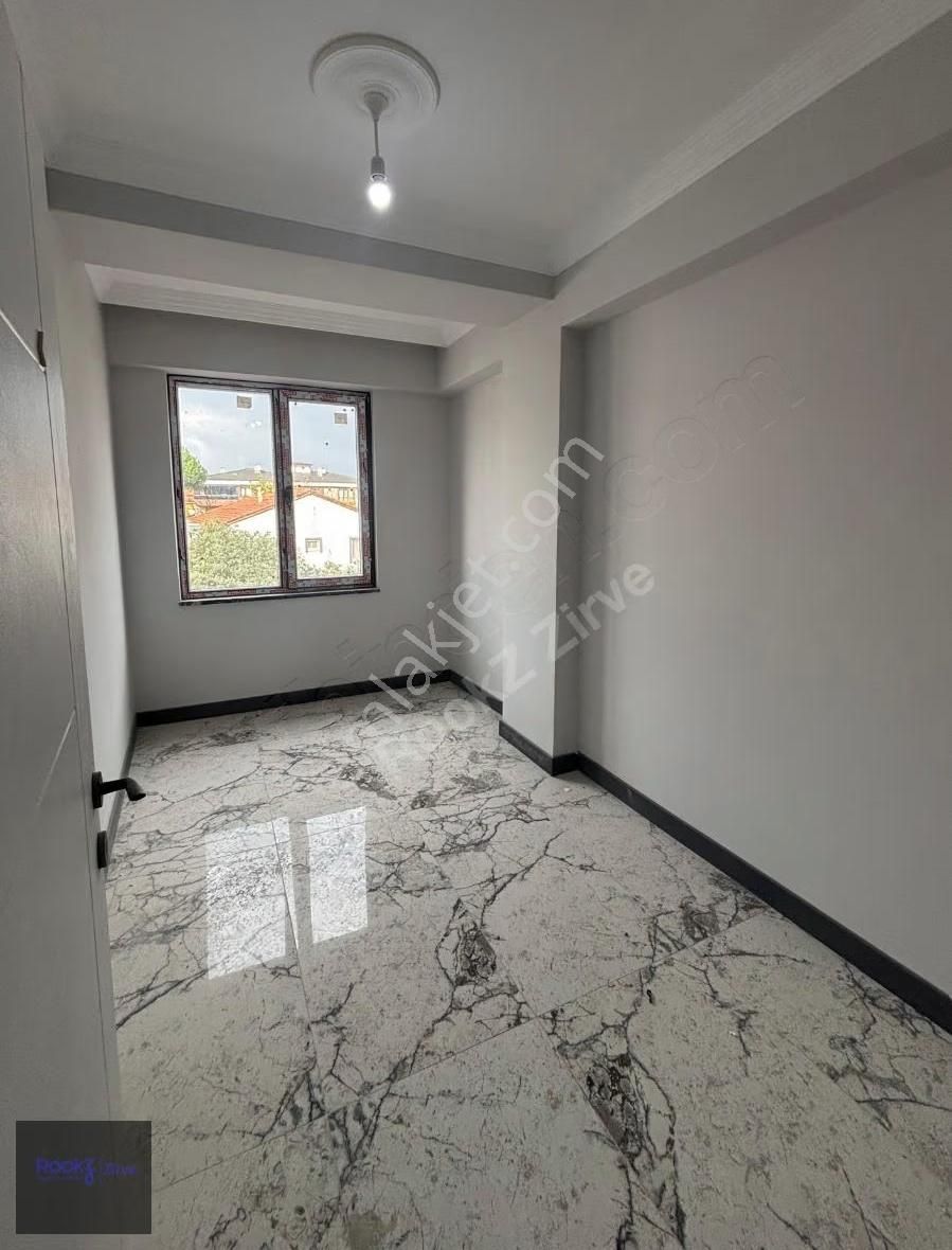 Yalova Çiftlikköy Atatürk Caddesinde Satılık Ebeveyn Banyolu 2+1 - Görsel 11