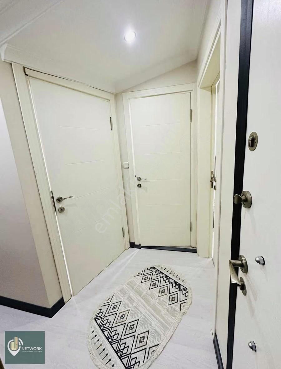 +eşyalı+cadde Paralelinde Levent'e Yakın Konumda Teraslı 1+1 - Görsel 3