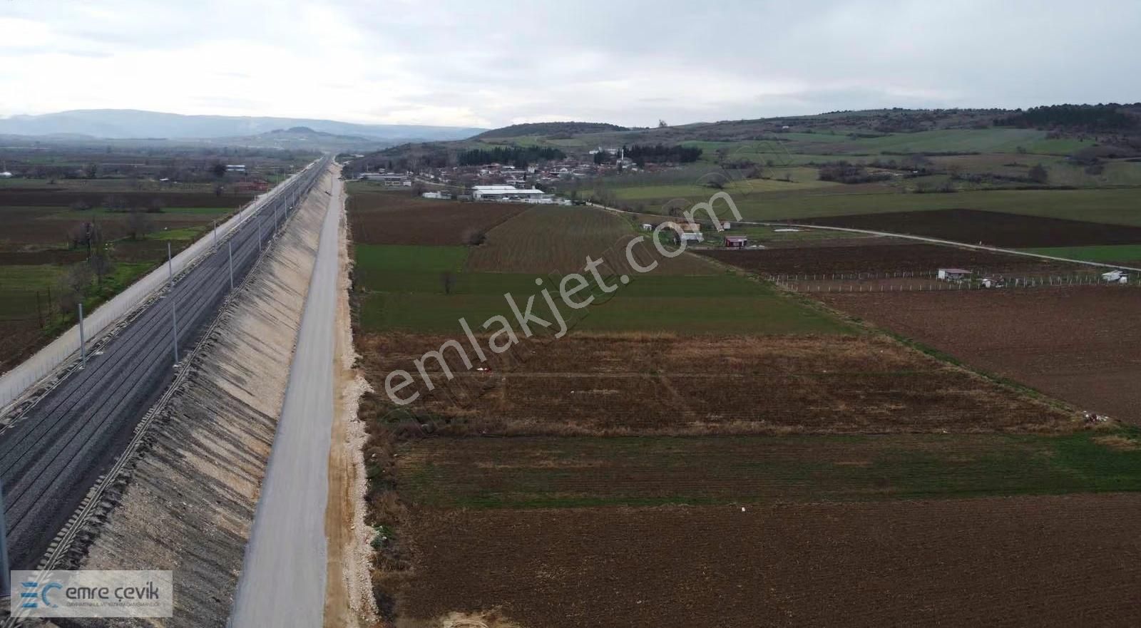 Emre Çevik'den Yenişehir Şişecam Fabrikası Yanında 2263m2 Tarla