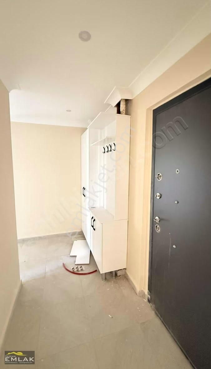 Esenler Bayar Evlerinde Ara Kat Ön Cephe 3+1 - Görsel 3