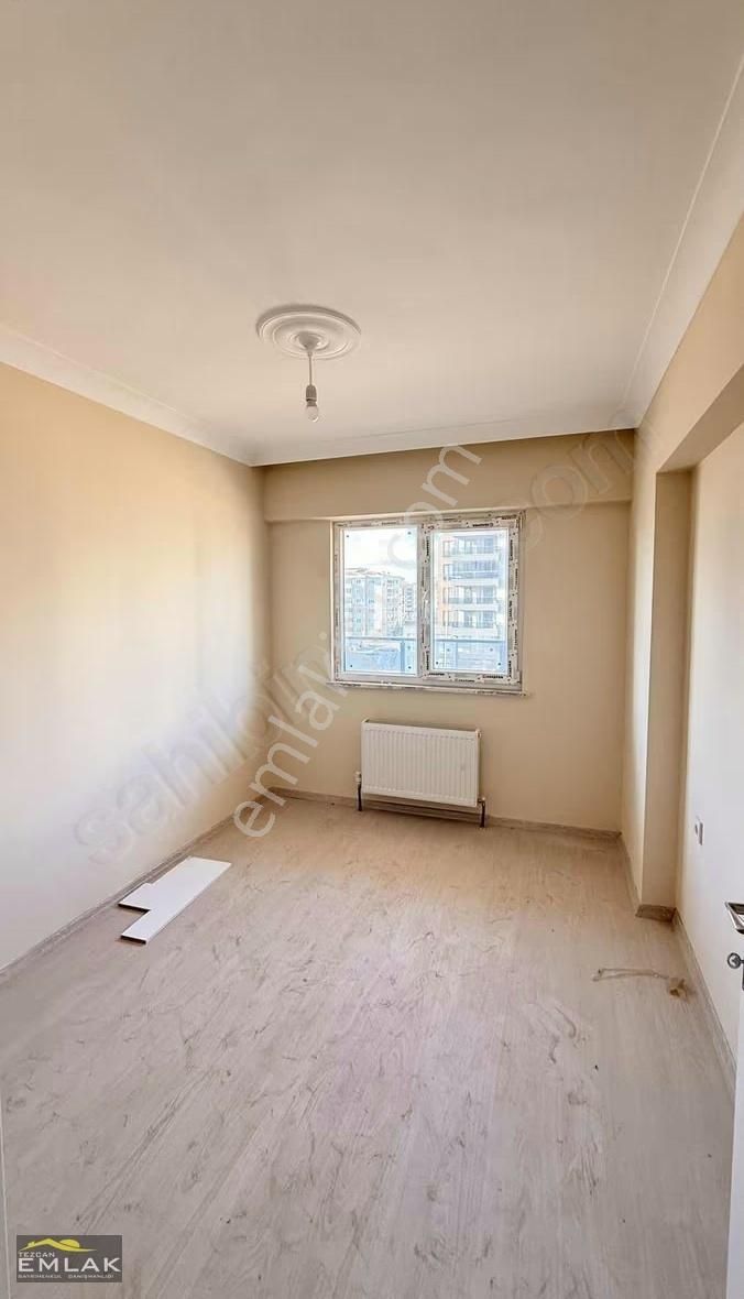 Esenler Bayar Evlerinde Ara Kat Ön Cephe 3+1 - Görsel 11