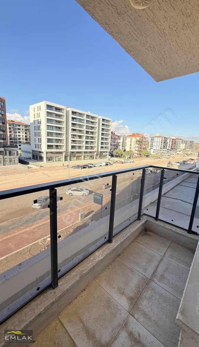 Esenler Bayar Evlerinde Ara Kat Ön Cephe 3+1 - Görsel 4