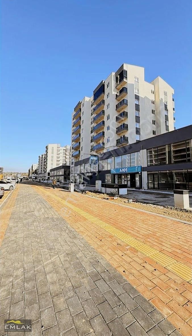 Esenler Bayar Evlerinde Ara Kat Ön Cephe 3+1 - Görsel 15