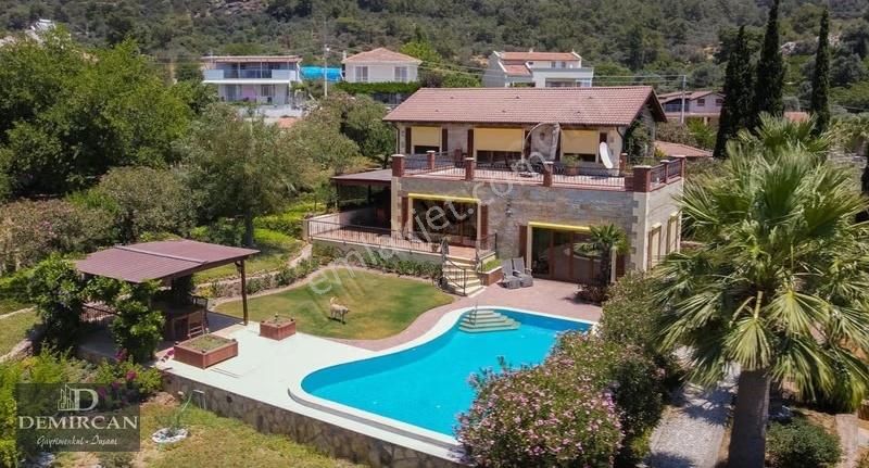 Özdere Ortamahalle Havuzlu Vılla