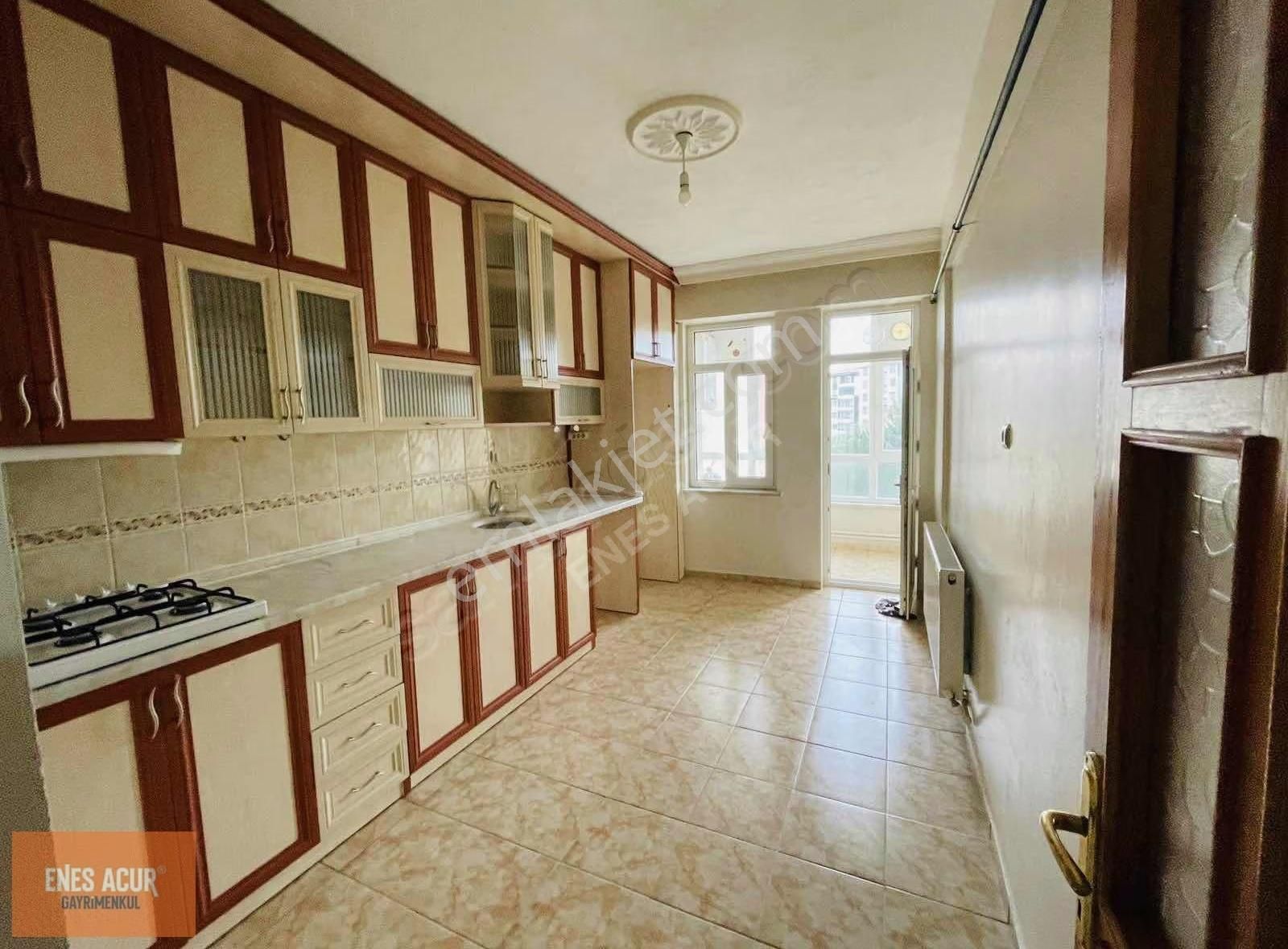 Enes Acur' Dan Hamzaoğlunda 3+1 Arakat Geniş Daire !