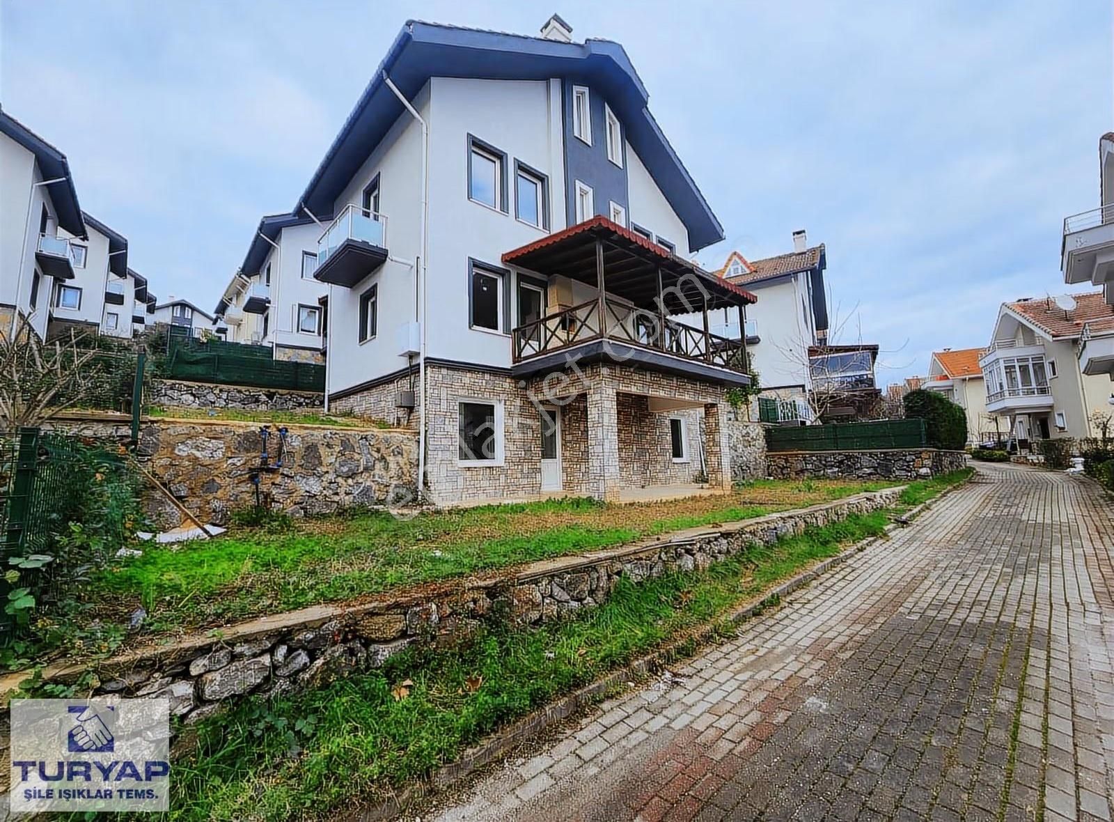 Şile Ahmetli Güvenlikli Havuzlu Sitede Satılık Müstakil Turyap - Görsel 3