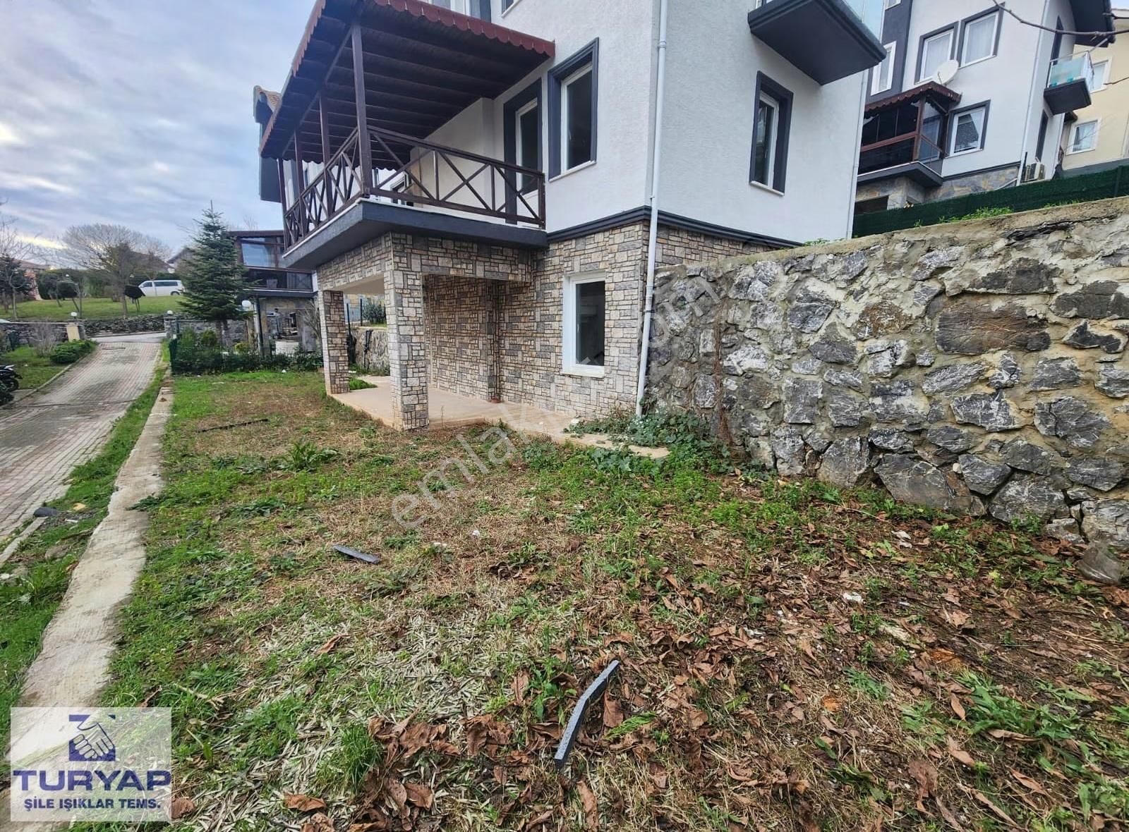 Şile Ahmetli Güvenlikli Havuzlu Sitede Satılık Müstakil Turyap - Görsel 32