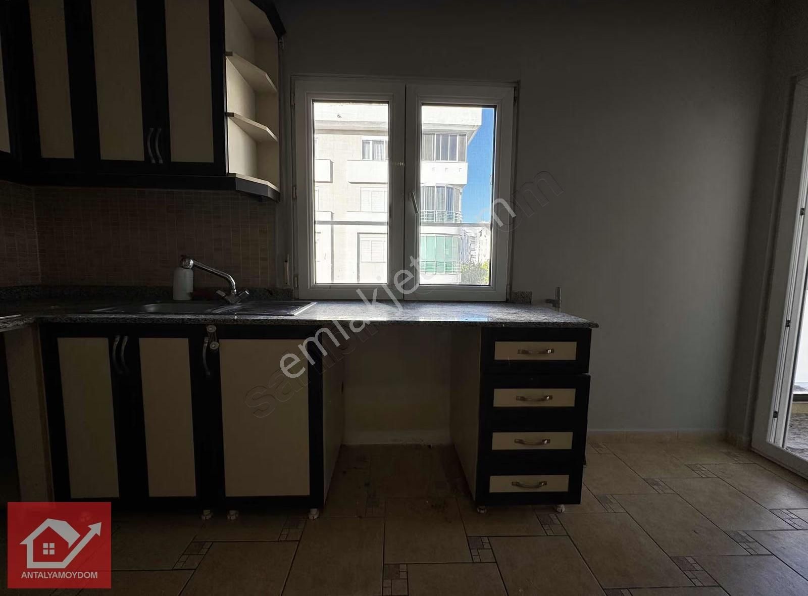 Antalya Konyaaltı Liman Mahallesinde Merkezi Konumda Kiralik 1+1 - Görsel 3