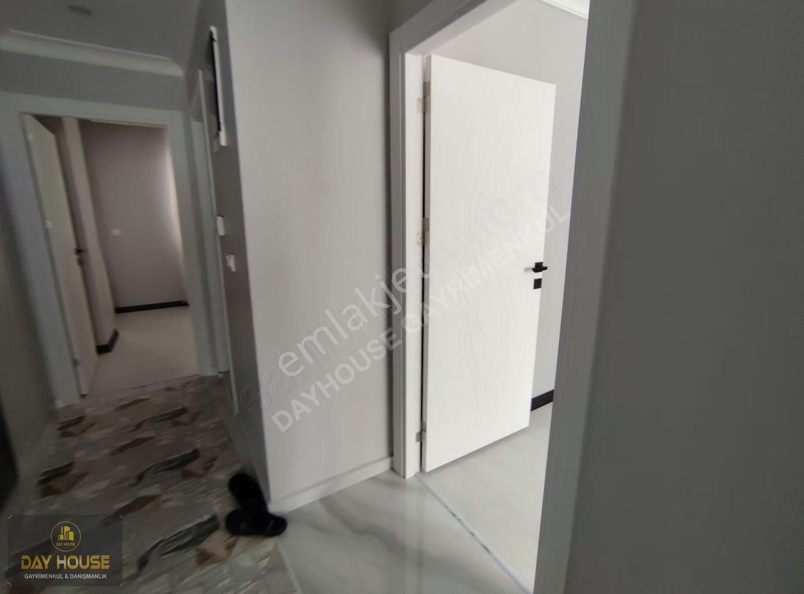 Acil Satılık Cadde Üzerinde 1 Yaşında Asansörlü Daire - Görsel 18