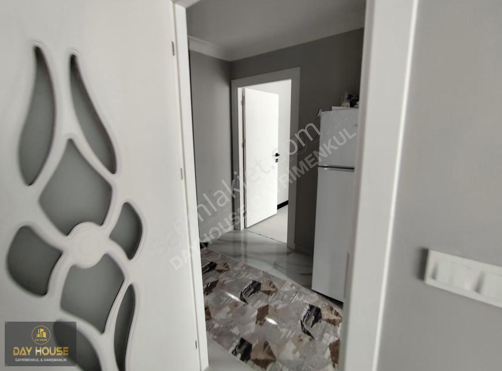 Acil Satılık Cadde Üzerinde 1 Yaşında Asansörlü Daire - Görsel 3