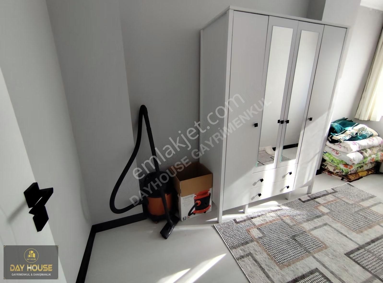 Acil Satılık Cadde Üzerinde 1 Yaşında Asansörlü Daire - Görsel 2