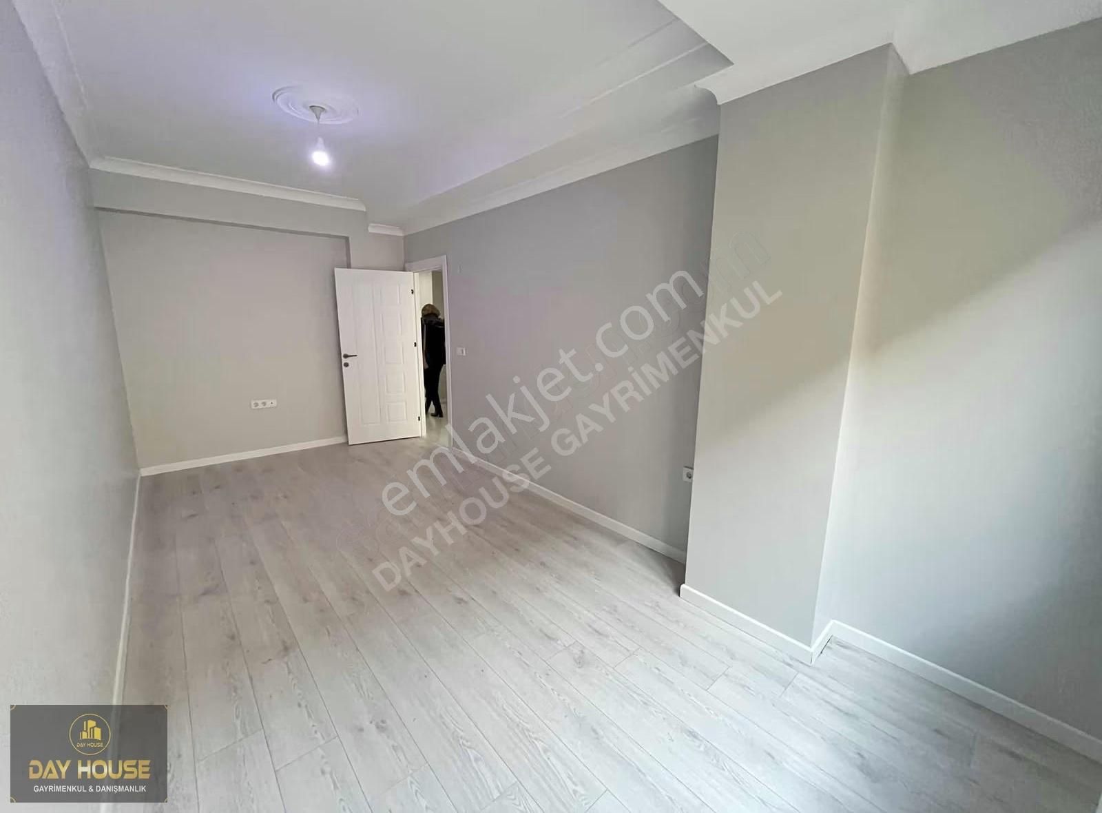 Day House Gayrimenkul'den 1 Yaşında Balkonlı Ara Kat - Görsel 2