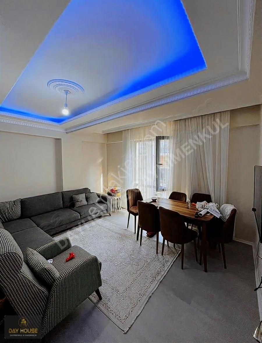 Day House Gayrimenkul'den 3 Yaşında Asansörlü Daire