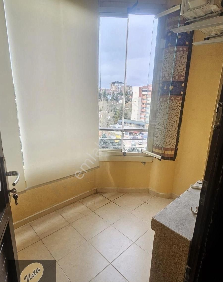 Çiğdem Mahallesinde Ara Katta 4+1 Mükemmel Kiralık Daire... - Görsel 32