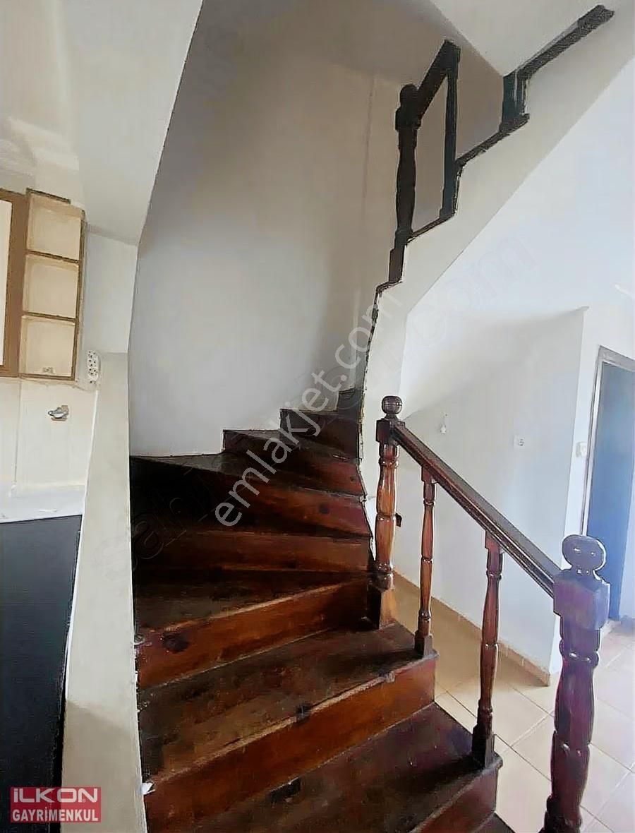 İlkon'dan Foça'da Nezih Konumda Satılık 4+1 Tripleks Villa - Görsel 4