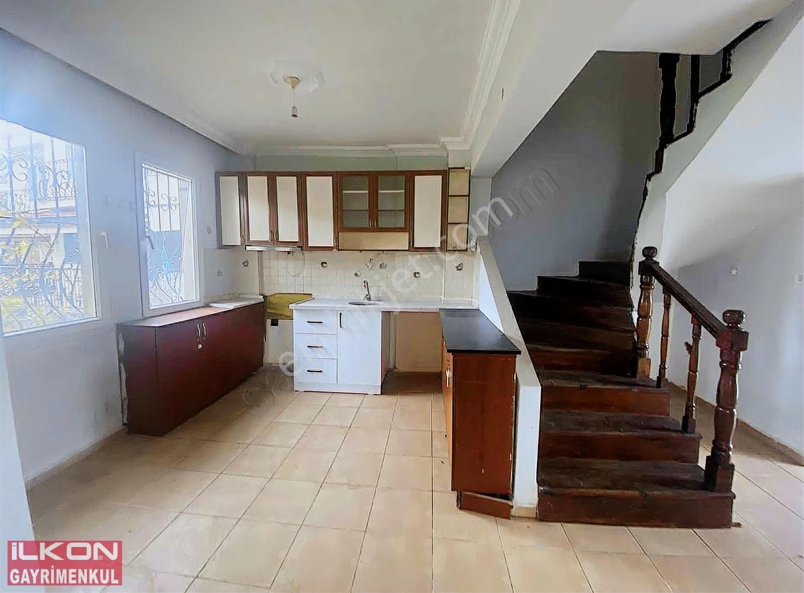 İlkon'dan Foça'da Nezih Konumda Satılık 4+1 Tripleks Villa - Görsel 16