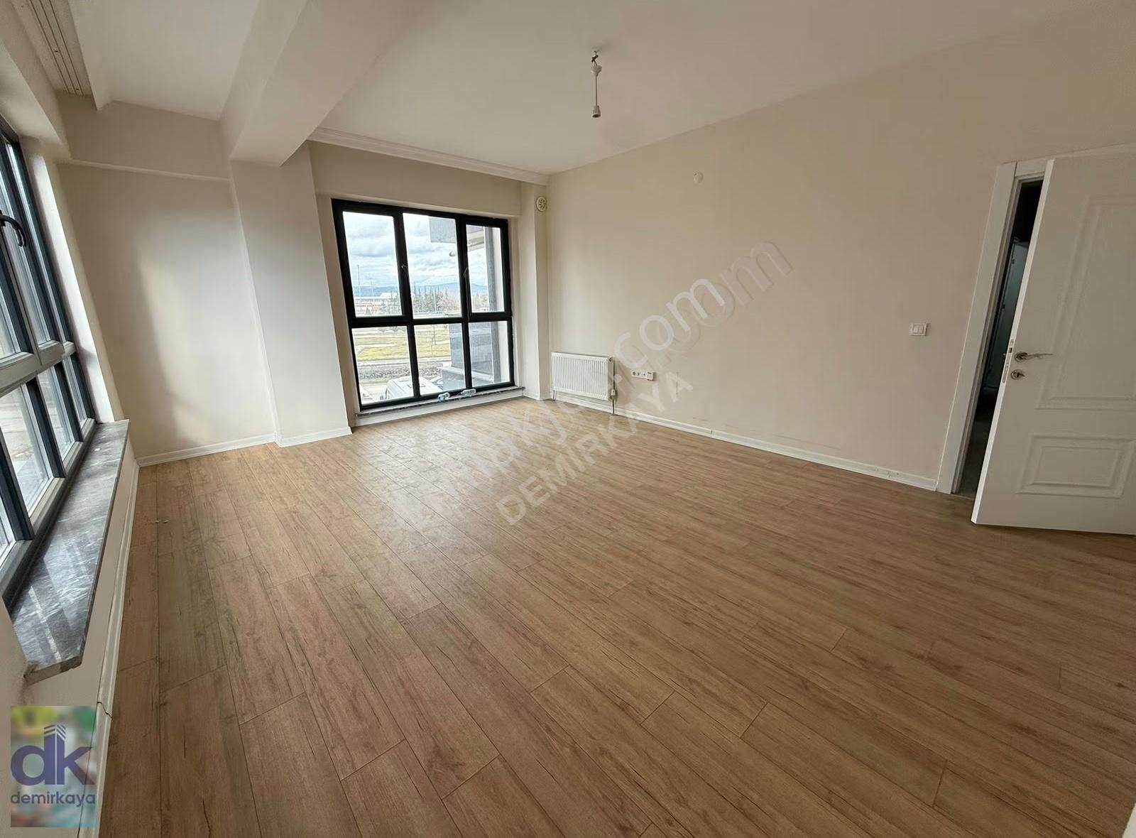 71 Evler Mah Şehir Hastanesi Yakını Candanel Bulvarı 3+1 Kiralık