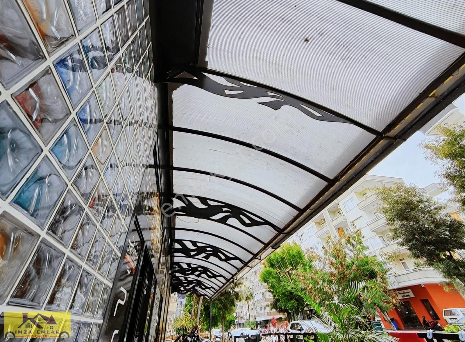 Alanya Merkezde Hazır Kiracılı İşlek Caddede Satılık Dükkan