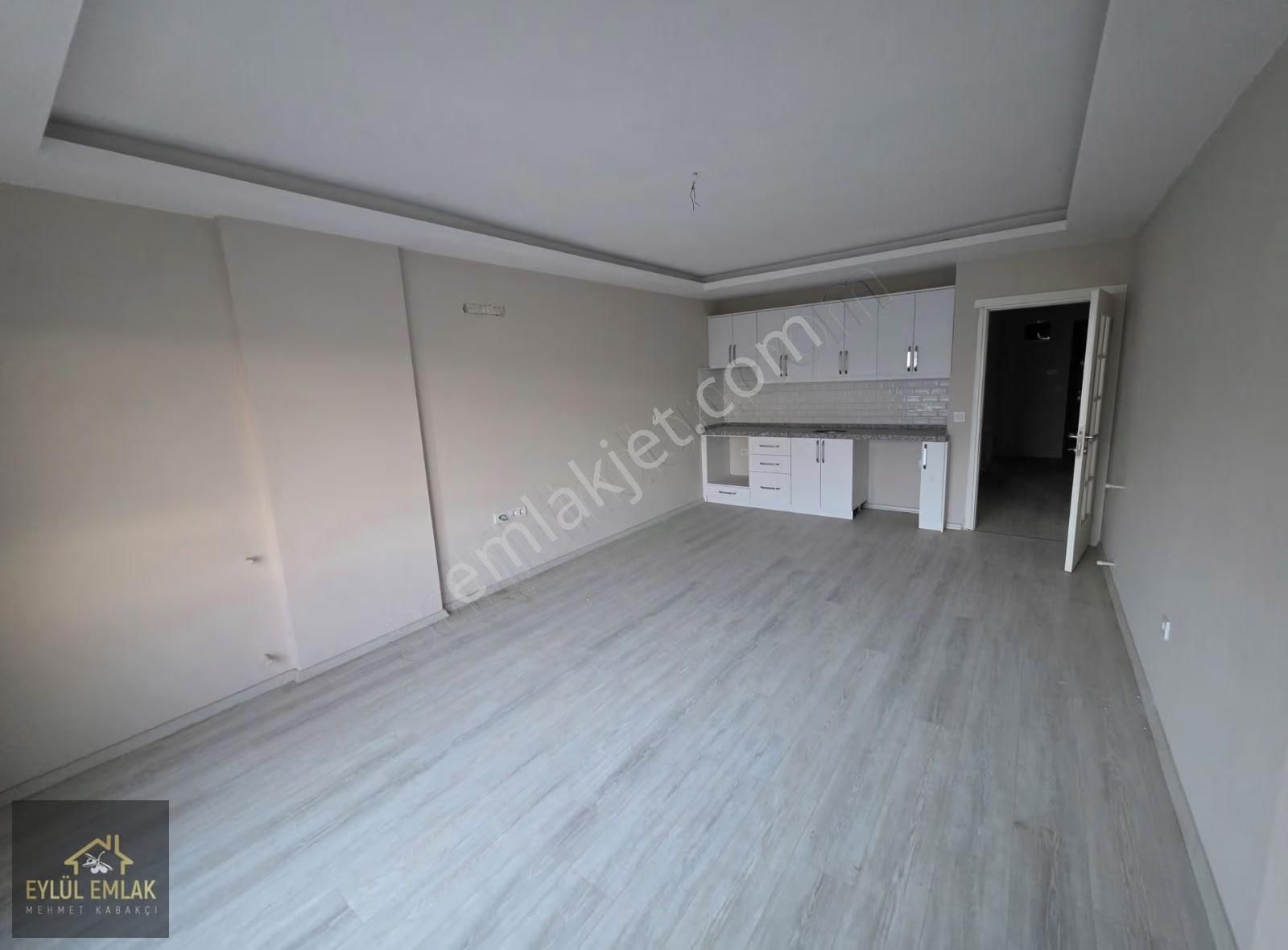 Mumcular Ana Cadde Üzeri Kiralık - Görsel 2