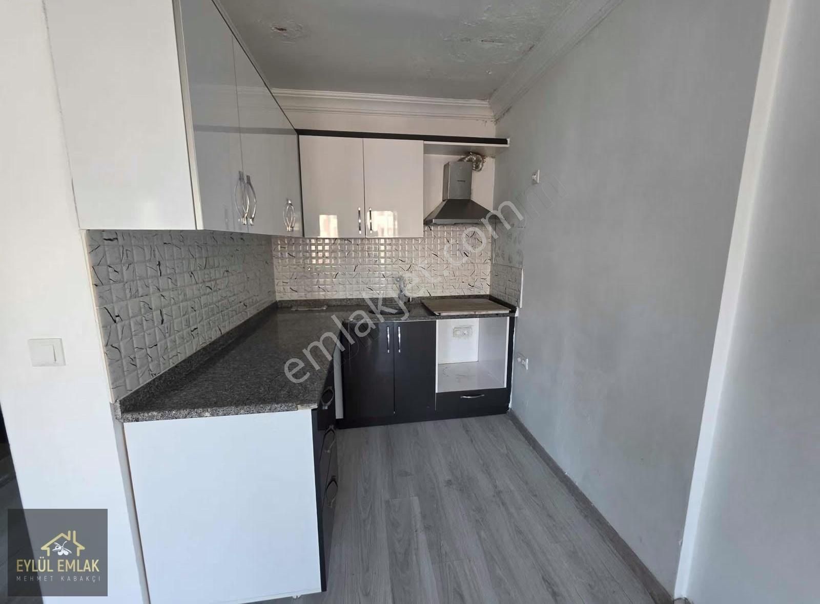 Eylül Emlaktan Ana Cadde De Satılık 2+1 Daire - Görsel 4