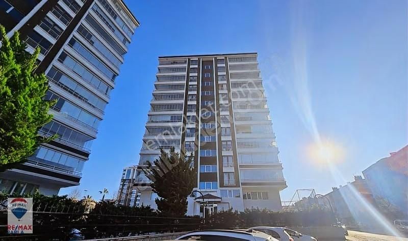 Tramvay Altında Gök Evlerde Site İçerisinde Satılık 4+1 Daire