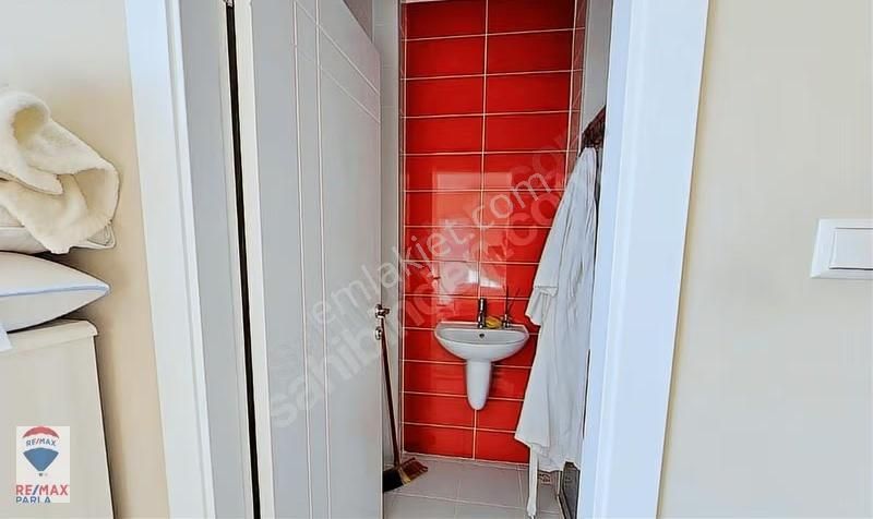 Tramvay Altında Gök Evlerde Site İçerisinde Satılık 4+1 Daire - Görsel 2