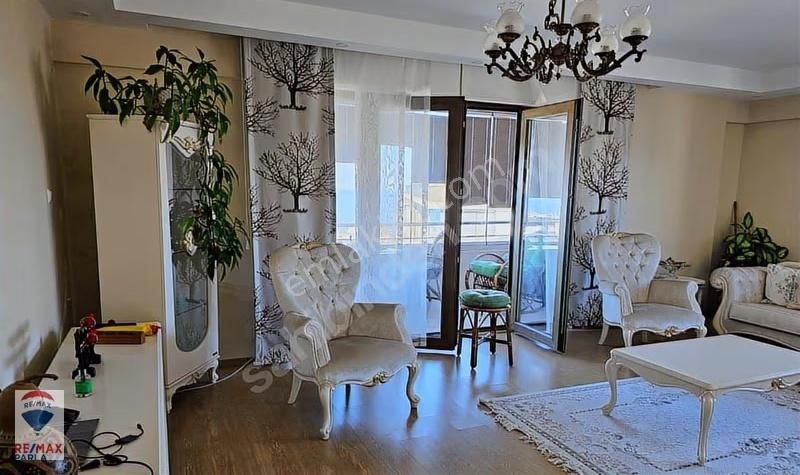 Tramvay Altında Gök Evlerde Site İçerisinde Satılık 4+1 Daire - Görsel 3