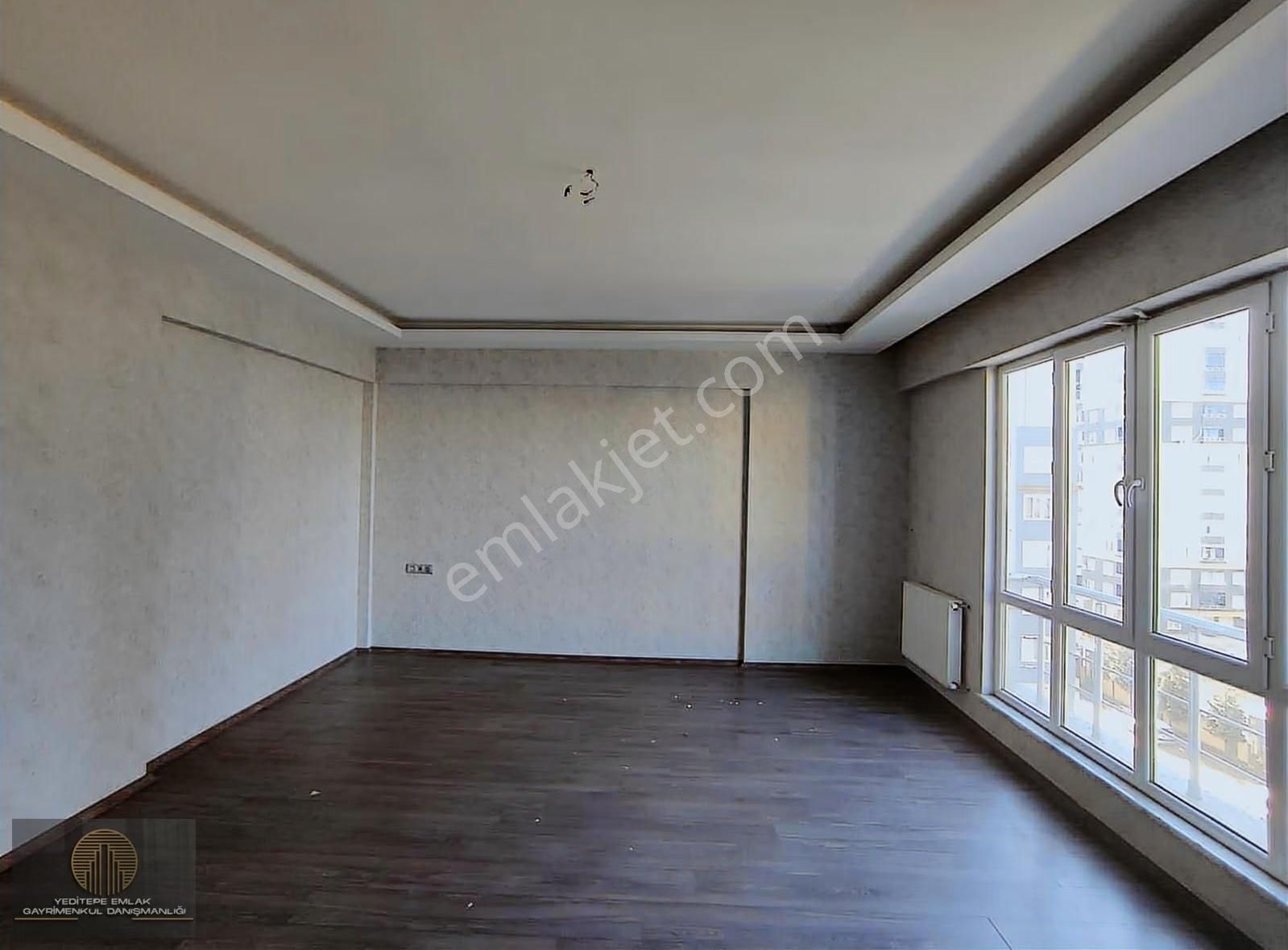 Yeditepe Emlak'tan Kaliteli Ve Geniş Yapılı 3+1!