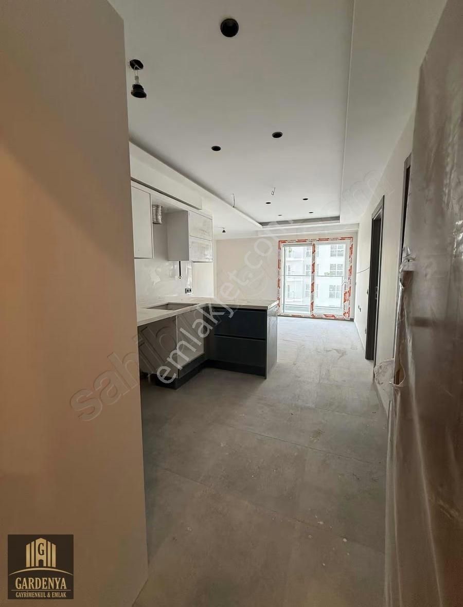 Havuzlu Site De Sıfır Ara Kat 1+1 Daire