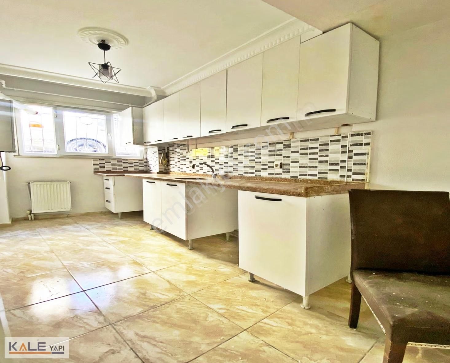 Bahçeşehir Lokasyonlu Yatırıma Ve Oturuma Uygun Fırsat 2+1 Daire - Görsel 2