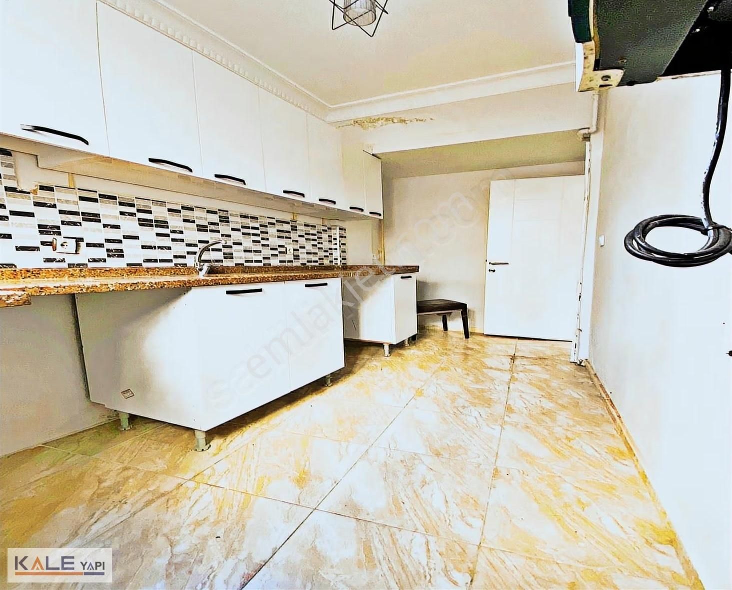 Bahçeşehir Lokasyonlu Yatırıma Ve Oturuma Uygun Fırsat 2+1 Daire - Görsel 11