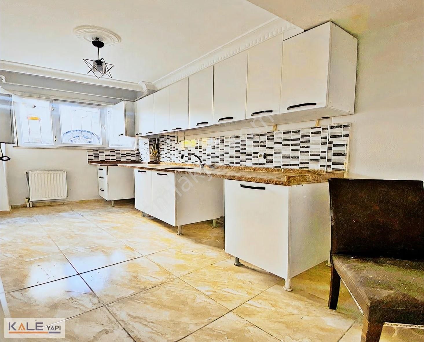 Bahçeşehir Lokasyonlu Yatırıma Ve Oturuma Uygun Fırsat 2+1 Daire - Görsel 6