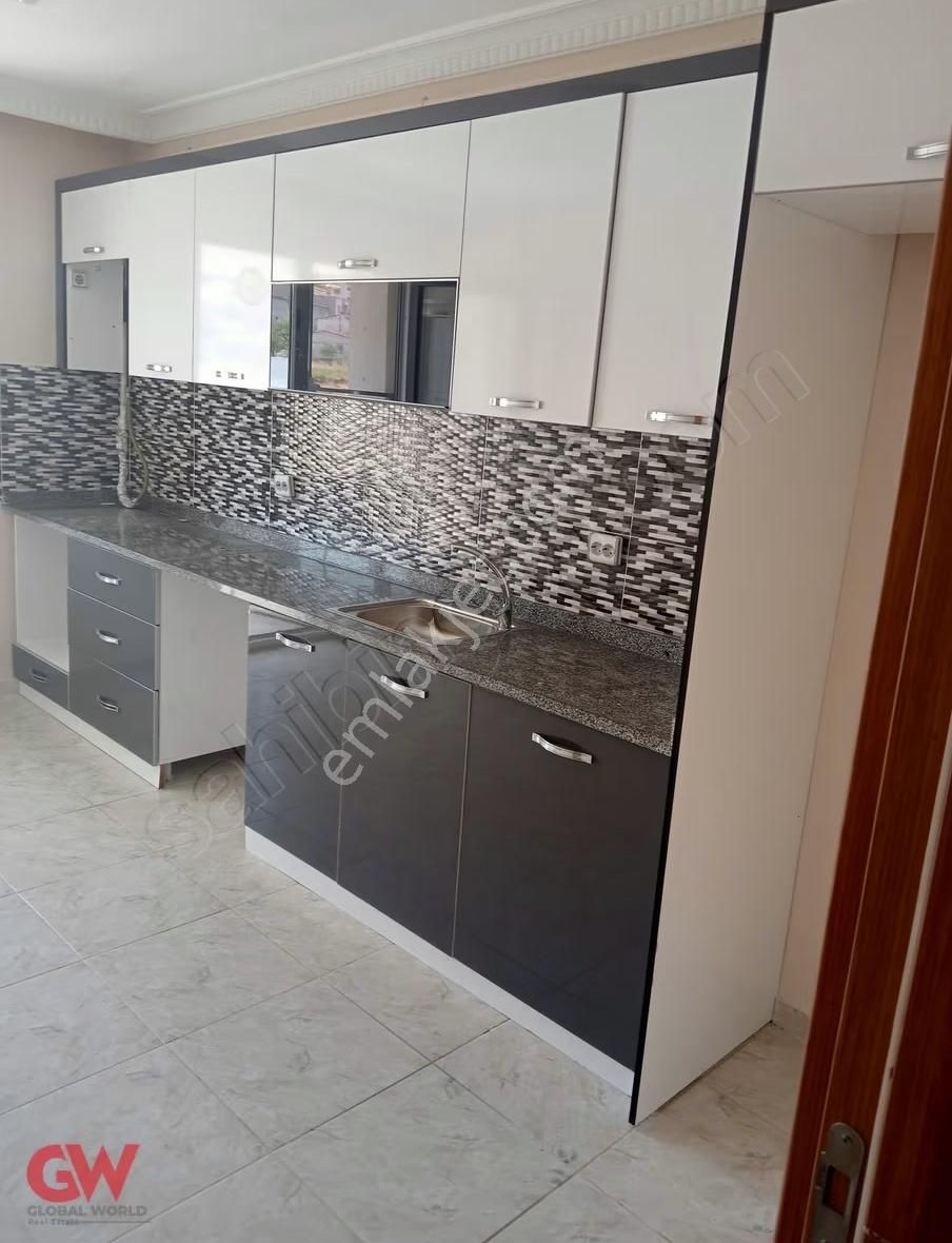 Tekirdağ Altınova Mah.. Site İçerisinde 3+1 3.kat Daire Satılık