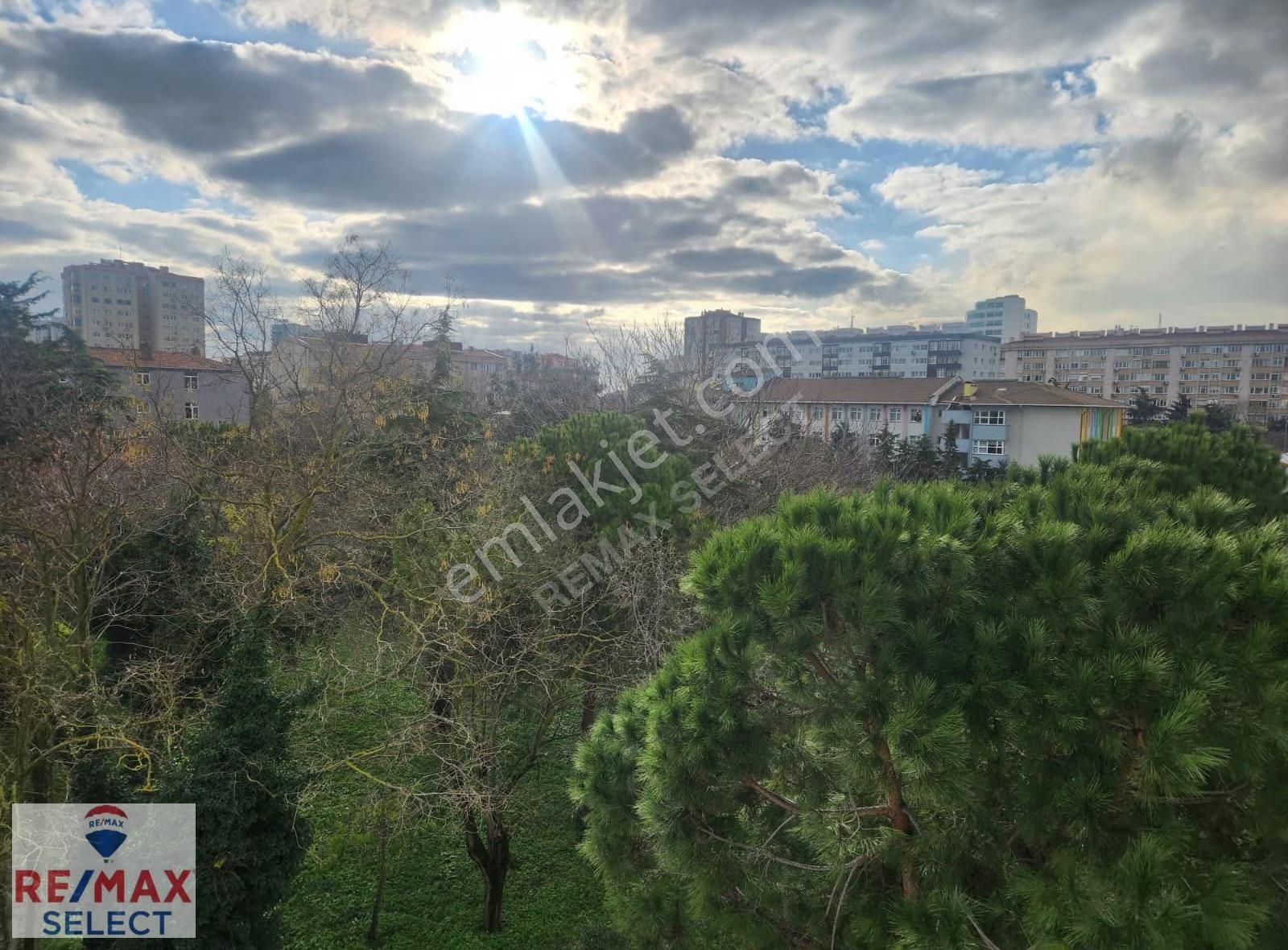 Ataköy 4.kısım To Blokta Bakımlı Üst Kat 2+1 Satılık