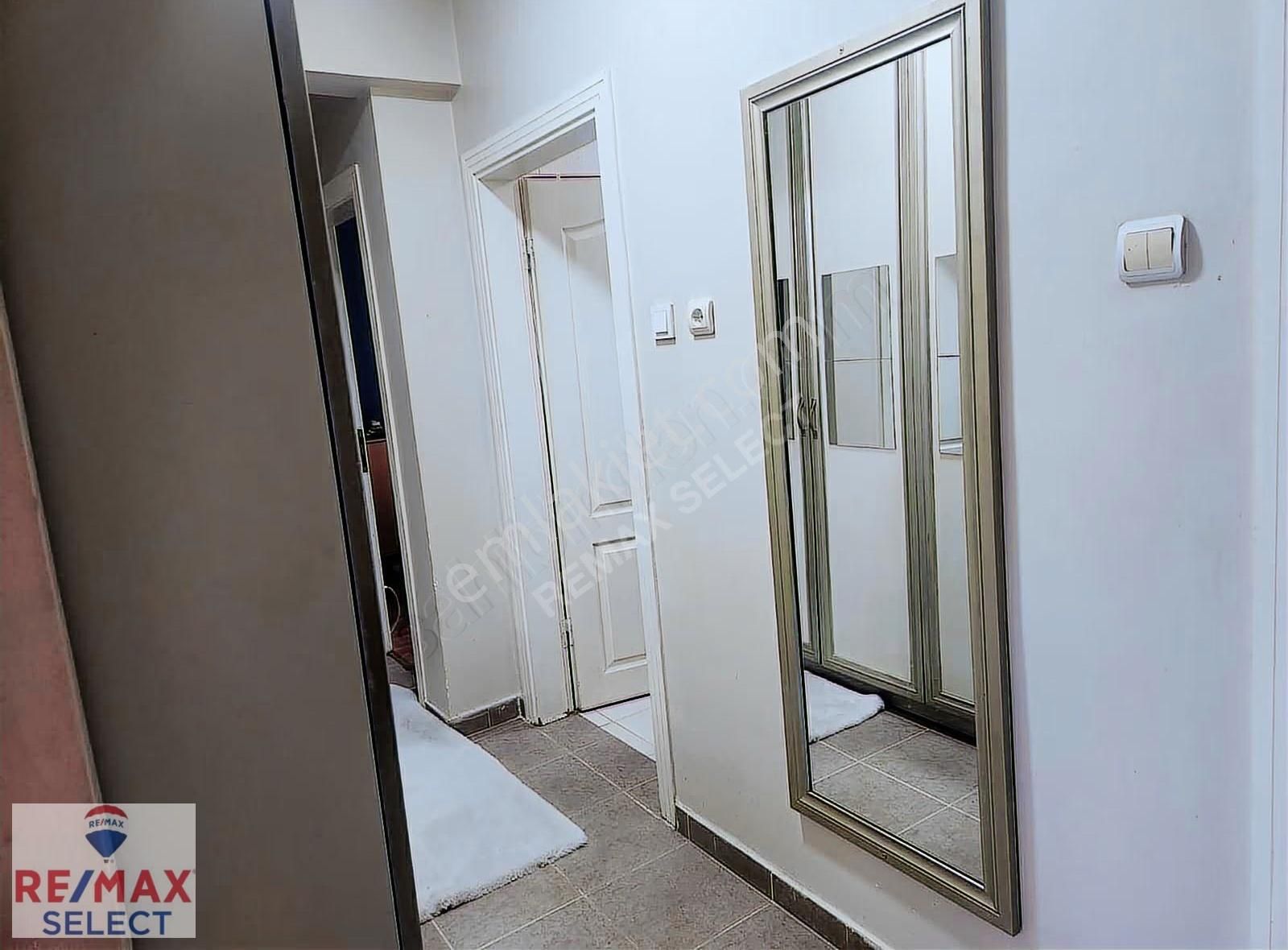 Ataköy 4.kısım To Blokta Bakımlı Üst Kat 2+1 Satılık - Görsel 4