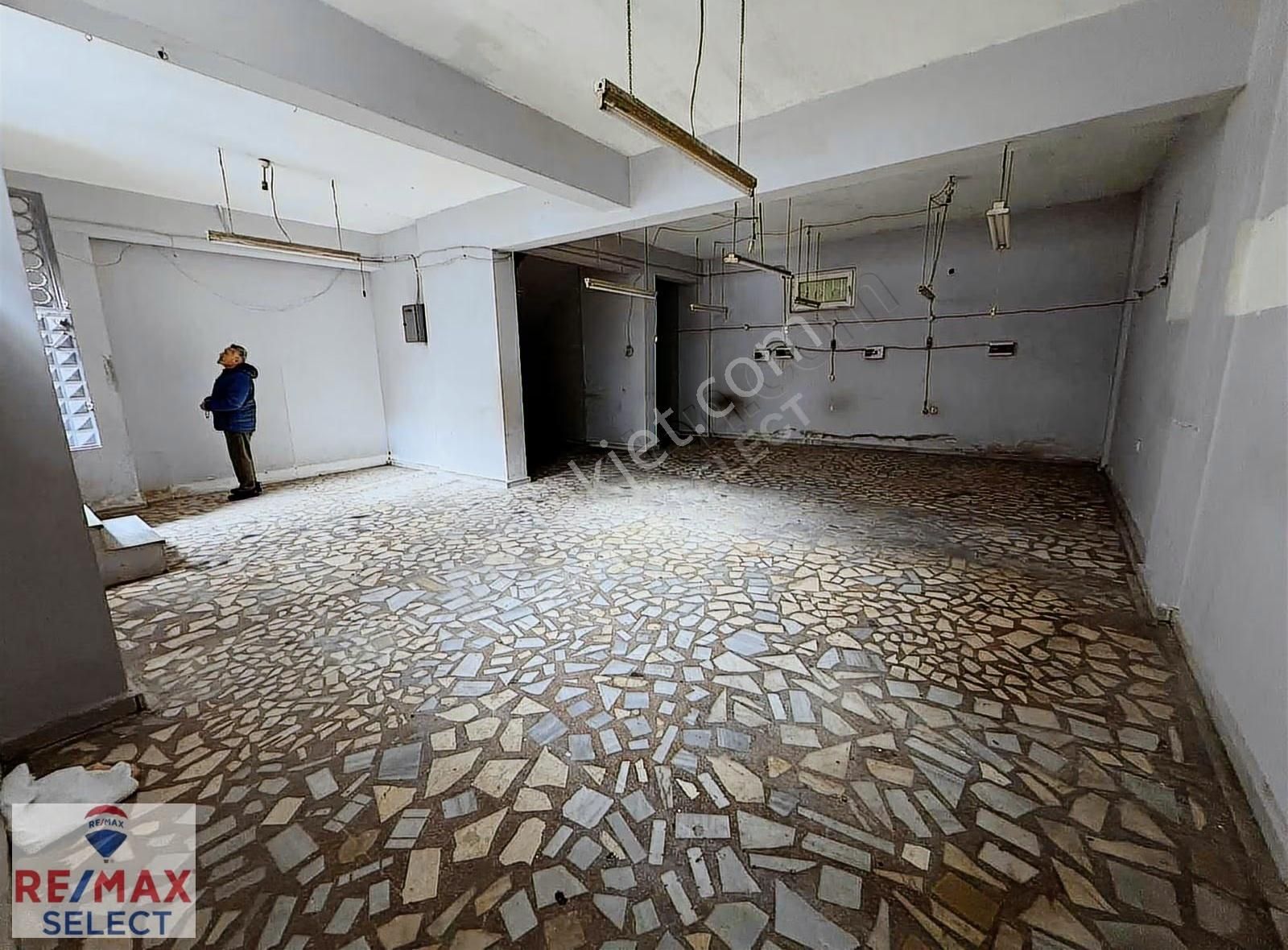 Remax Ozan Tandoğan Kiralık Kullanışlı Dükkan Atölye - Görsel 9
